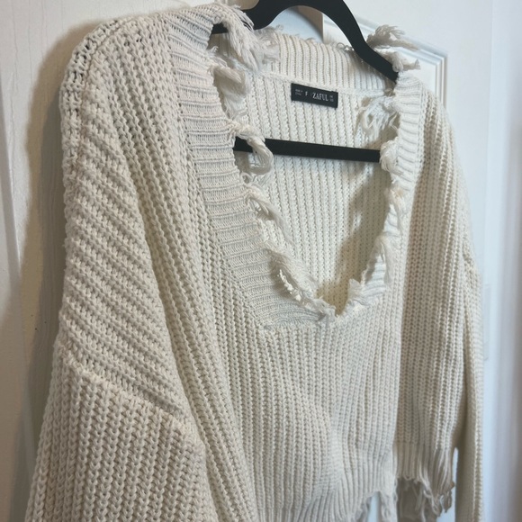 Zaful Loose Ripped Pullover Sweater - Picture 3 of 7